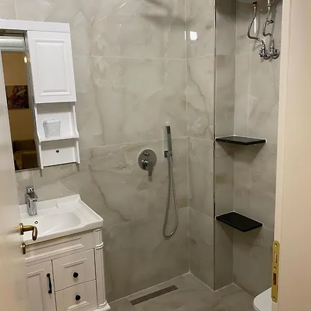 Aj Apartmán Orikumi