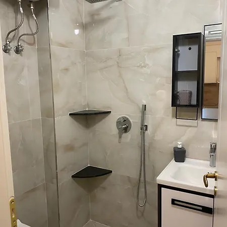 Aj Apartment *