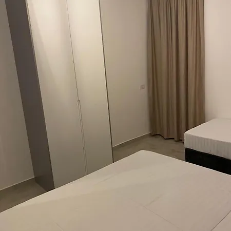 Aj Apartment *
